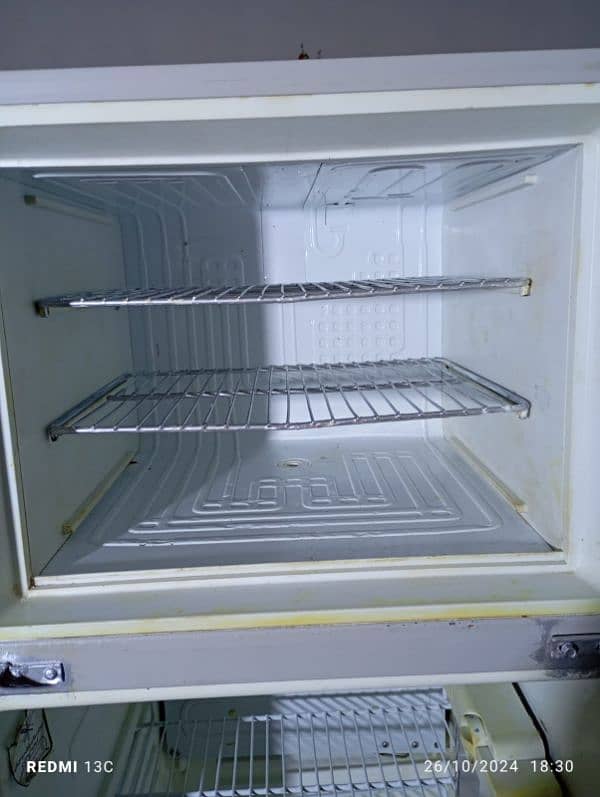 Dawlance Fridge Refrigerator Freezer 2