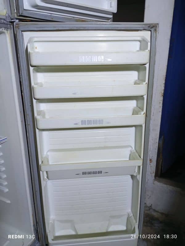 Dawlance Fridge Refrigerator Freezer 3