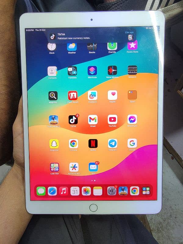 I pad pro 256gp 10.5 lcd saf Hai pencil  b 7 Hai 3