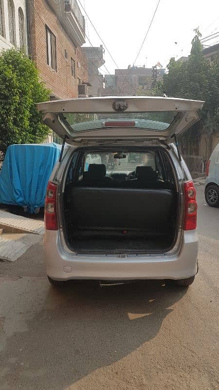 Toyota Avanza 2011,like new,urgent sale. 6