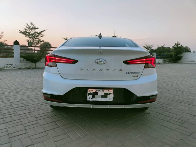 Hyundai Elantra  GLS 2022 1