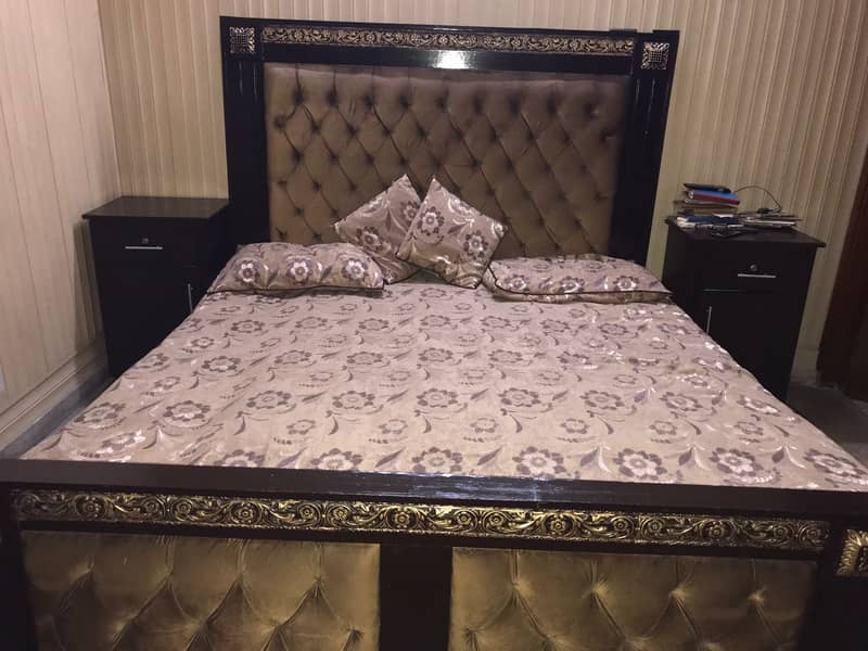 King Size Bed with 2 Side Tables 0