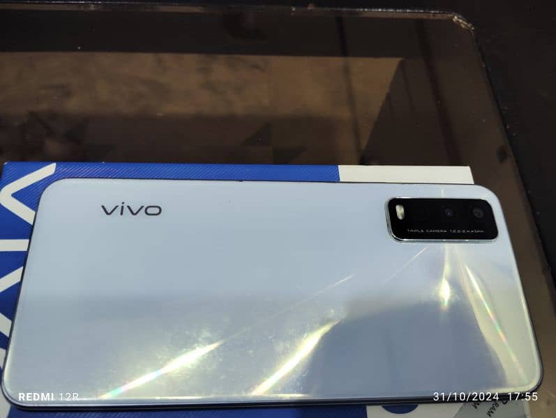 vivo y 20 used + Box 1