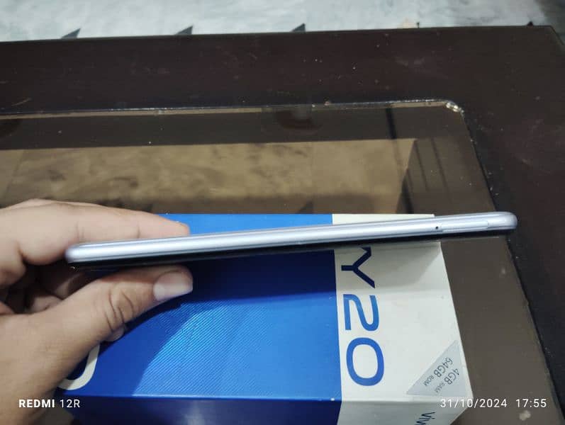 vivo y 20 used + Box 4