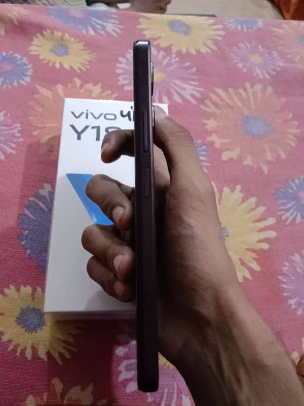 vivo y18s 2