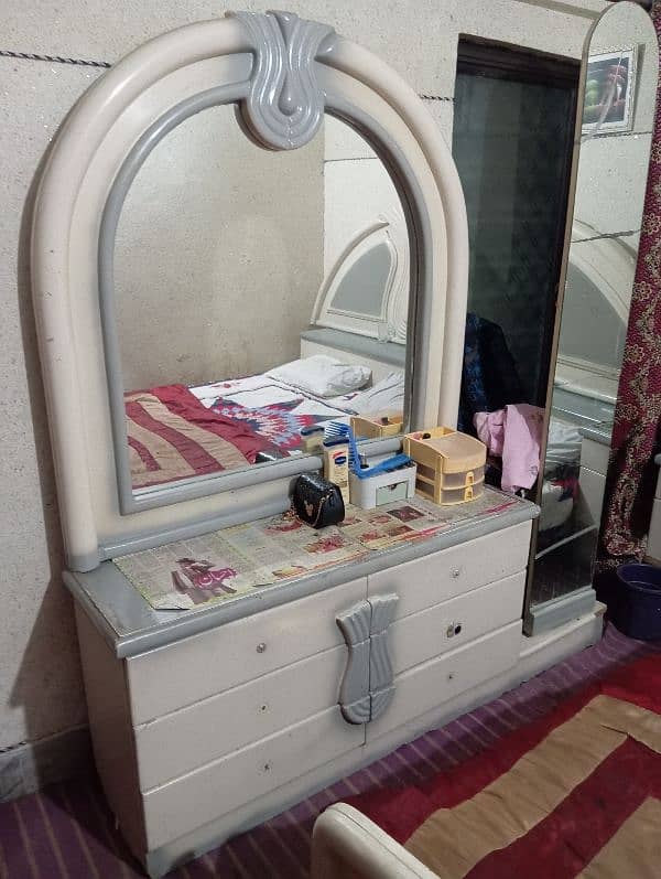 White bed and dressing table for sale 0