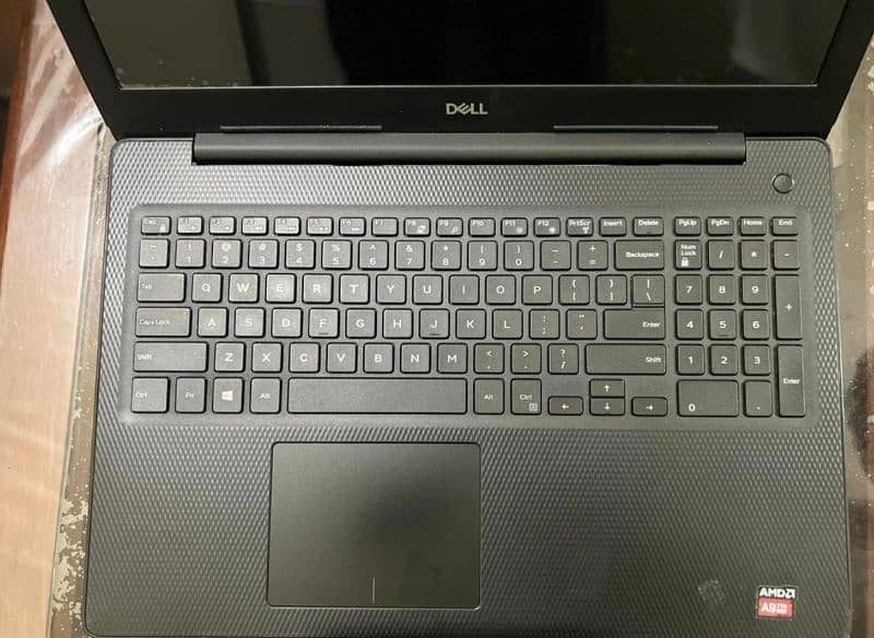 Dell Inspiron 15.6 inches, 7th Gen, 8GB RAM (DDR 4) + 128 GB NvMe SSD 1