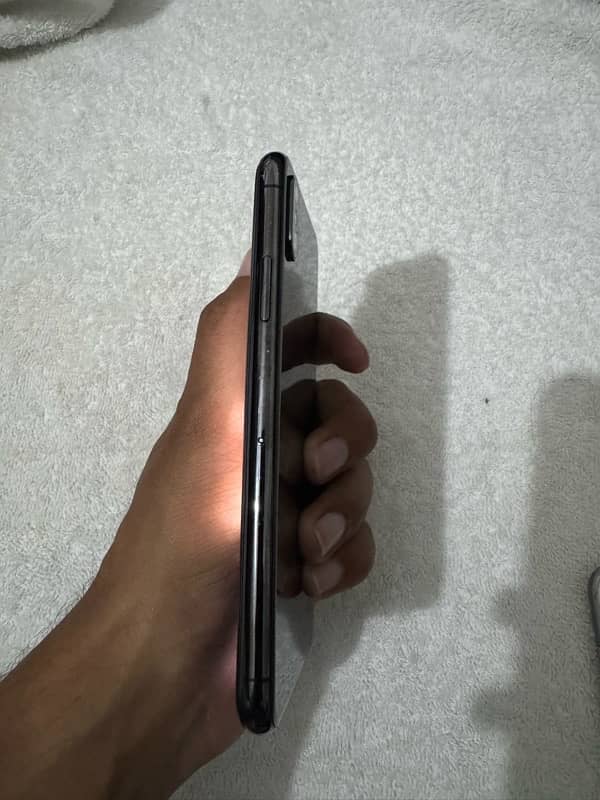 iPhone X JV Black 2