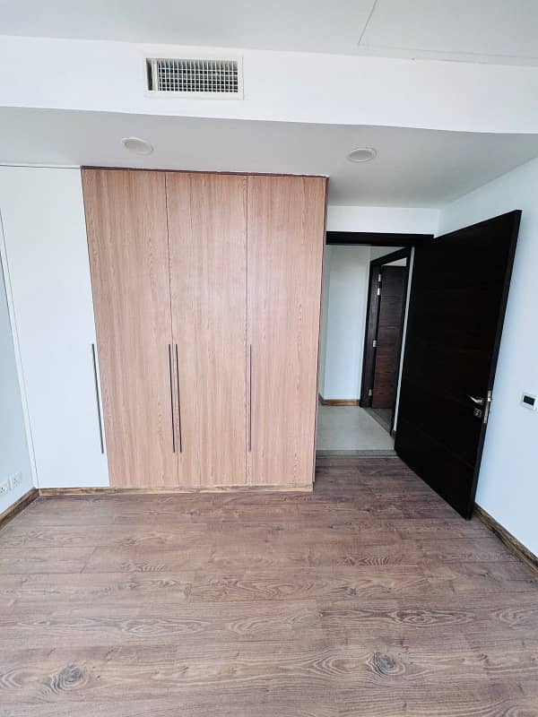 3 Bed with Servant Room for Sale in DHA Phase 5 7