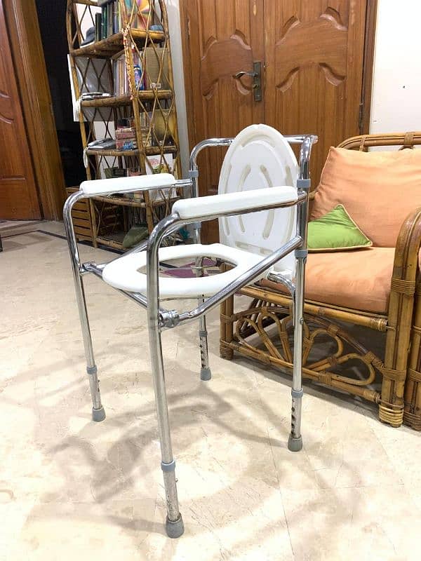 adjustable comode chair 4