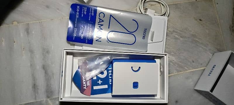 Techno camon 20 pro 8+8gb ram 256gb rom 1