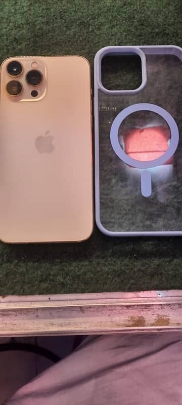 Iphone 13 pro max 10/10 Factory unlock 256 gb 86  health golden colour 0