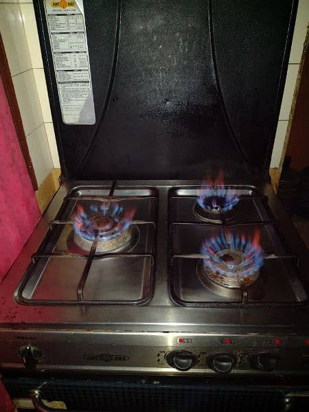 gas oven fully perfect 10/10 hai , iron stand 10/9 istari stand 1