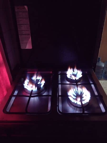 gas oven fully perfect 10/10 hai , iron stand 10/9 istari stand 2