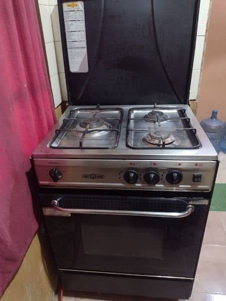 gas oven fully perfect 10/10 hai , iron stand 10/9 istari stand 3