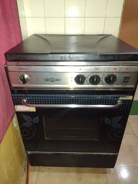 gas oven fully perfect 10/10 hai , iron stand 10/9 istari stand 4