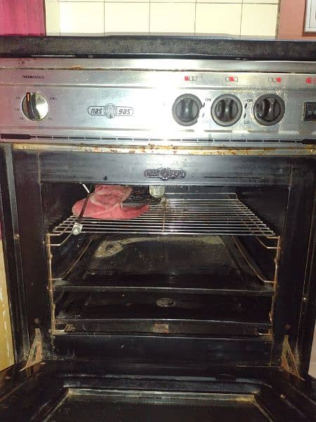 gas oven fully perfect 10/10 hai , iron stand 10/9 istari stand 6