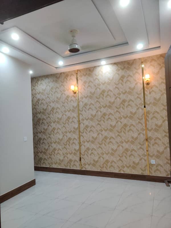 URGENT AND CHEAP 5 MARLA DOUBLE STOREY HOUSE FOR SALE IN KHAYABANY-E-SHER 9