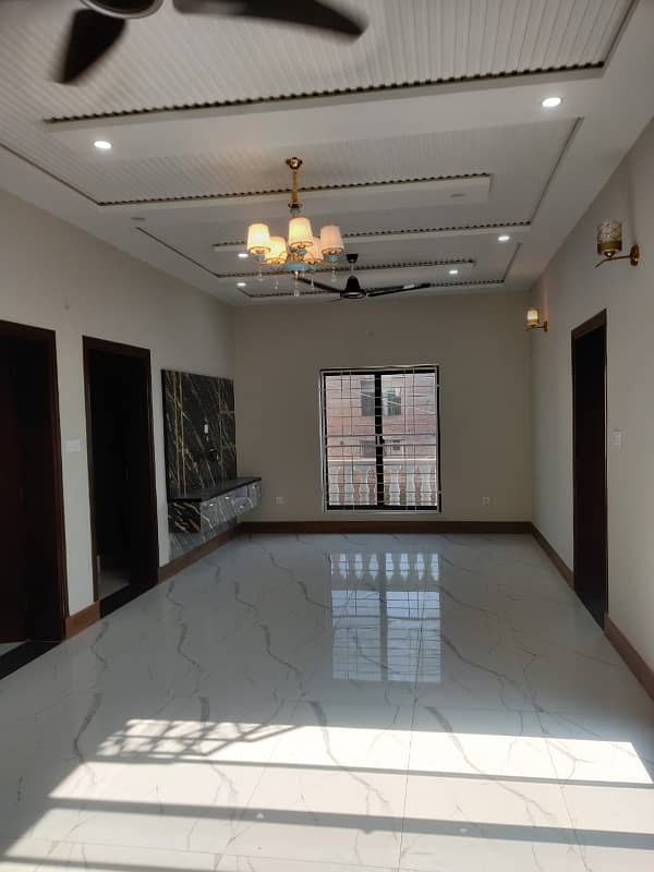 URGENT AND CHEAP 5 MARLA DOUBLE STOREY HOUSE FOR SALE IN KHAYABANY-E-SHER 11