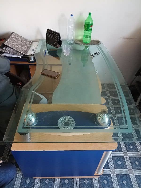 HIGH QUALITY OFFICE TABLE 2