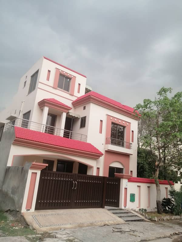 10 Marla Full furnished House Available for Rent 0