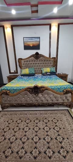 Good Quality Modern Bed with side & dressing tables.