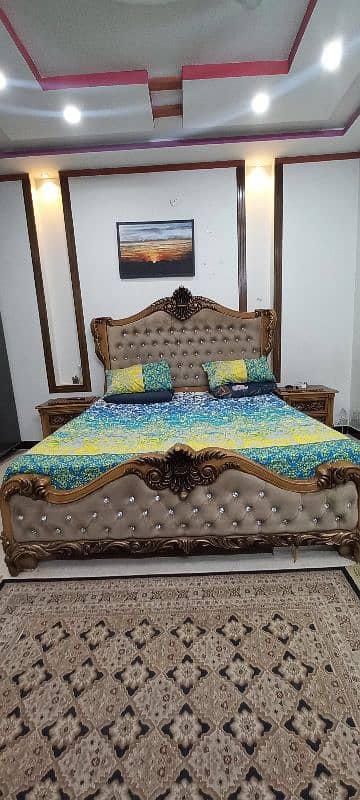 Good Quality Modern Bed with side & dressing tables. 1