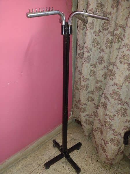 iron cloth stand 10/9 like new 0