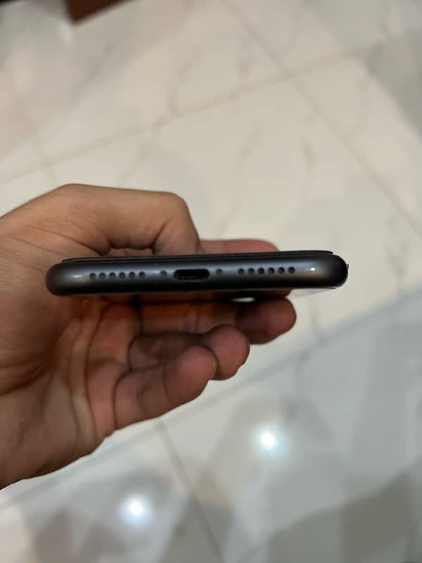 Iphone11/Apple/Non Pta/Factory Unlcoked/Fu/64Gb/ Waterpacked/Black 1