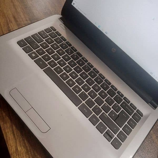 Hp laptop 10/10 condition 2