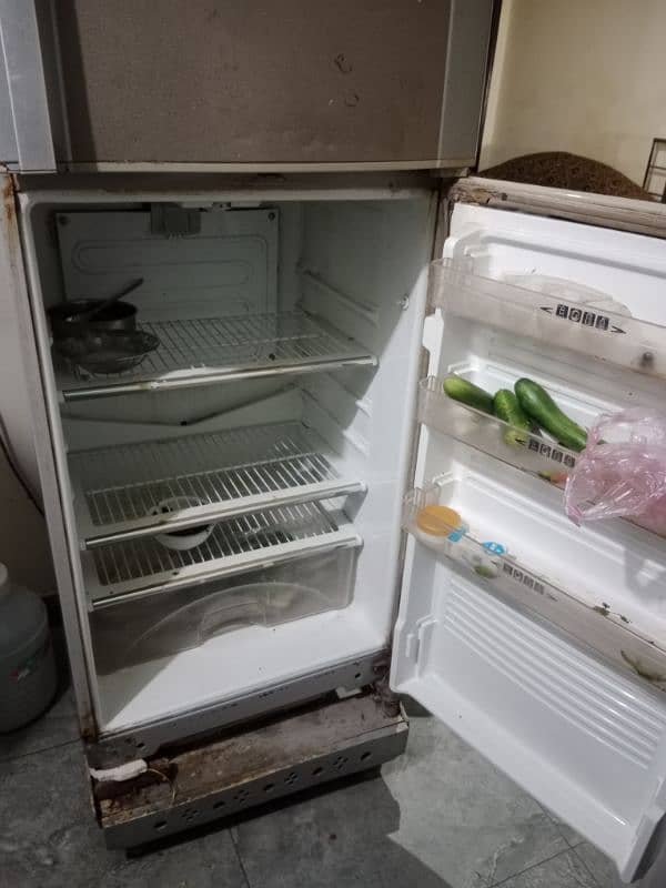 Dawlance Medium Refrigerator 2