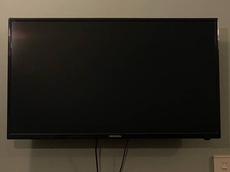 Samsung Malaysian 42 inch LCD Screen TV 0