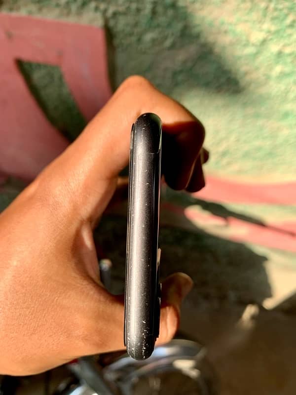 iPhone 11 4+64 for sale 3