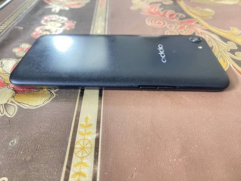 Selling oppo A83 3