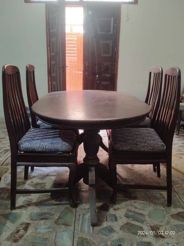 DINNING TABLE WITH 4 CHAIRS 1