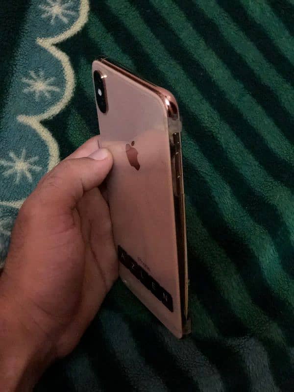 iphone XS Max Golden Colour 10 by 10 condition 3