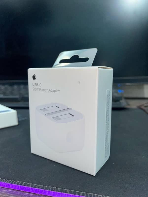 20W Apple Power Adapter 1