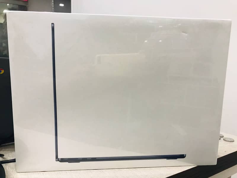 Apple MacBook Air M2 2022 | 13.6 inch | 8GB 256GB | Box Packed 0