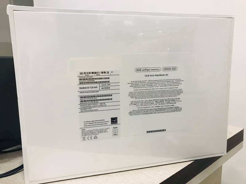 Apple MacBook Air M2 2022 | 13.6 inch | 8GB 256GB | Box Packed 1