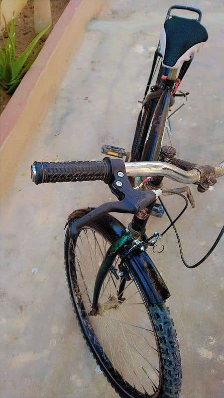 Deluxe bicycle for sale. Condition used. Only serious buyers contact 4