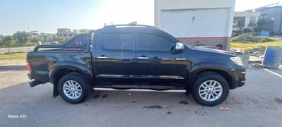 Toyota Hilux invincible 2013 model 2017 import