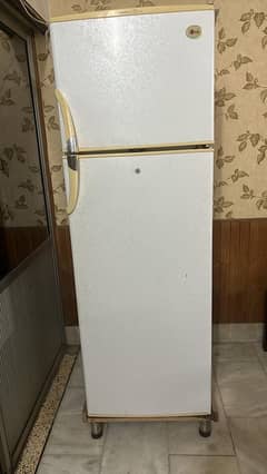 i am selling fridge (03315070818)