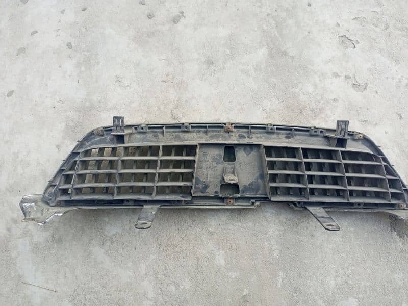 Nissan Sunny Front Grill 1