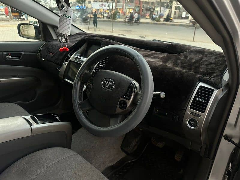 Toyota Prius 1.5 G Touring 4