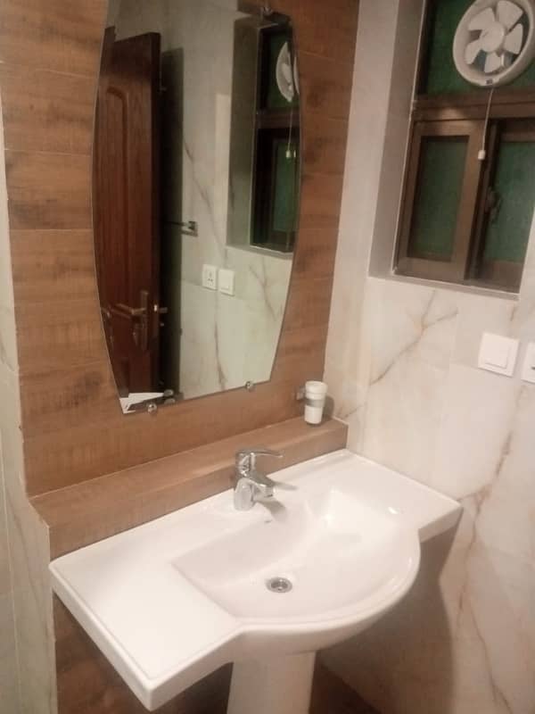 10 Marla 3 Bed Flat For Sale In Askari 11- D, Lahore 2