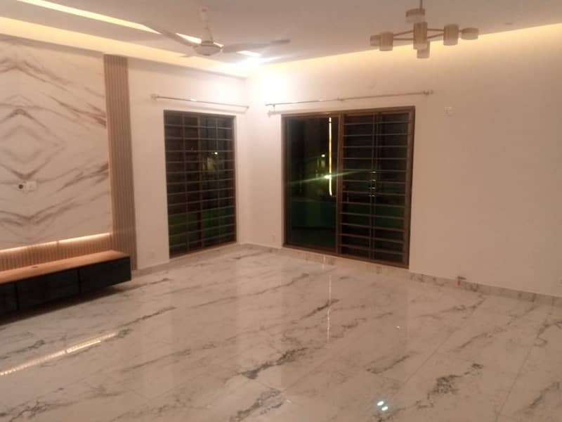 10 Marla 3 Bed Flat For Sale In Askari 11- D, Lahore 9