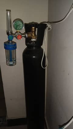 Oxygen Cylinder for sale (10 litre)