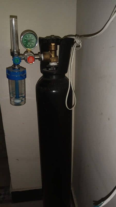 Oxygen Cylinder for sale (10 litre) 0