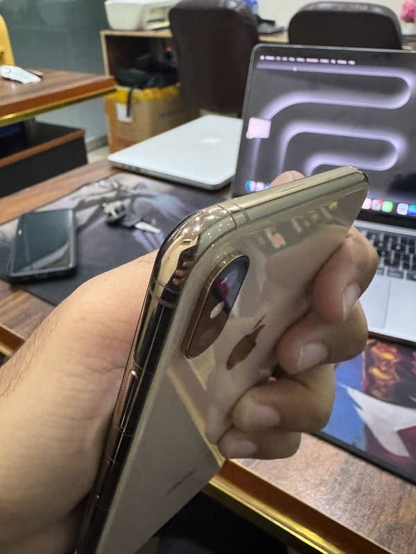 iPhone Xs Pta Approved 64GB 10/10 1