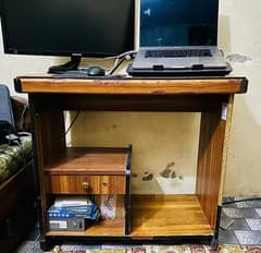 Small-Sized Computer Table